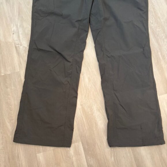 L.L. Bean Water-Repellent Comfort Trail Pants, Mid-Rise Straight-Leg size 18 - Picture 3 of 7